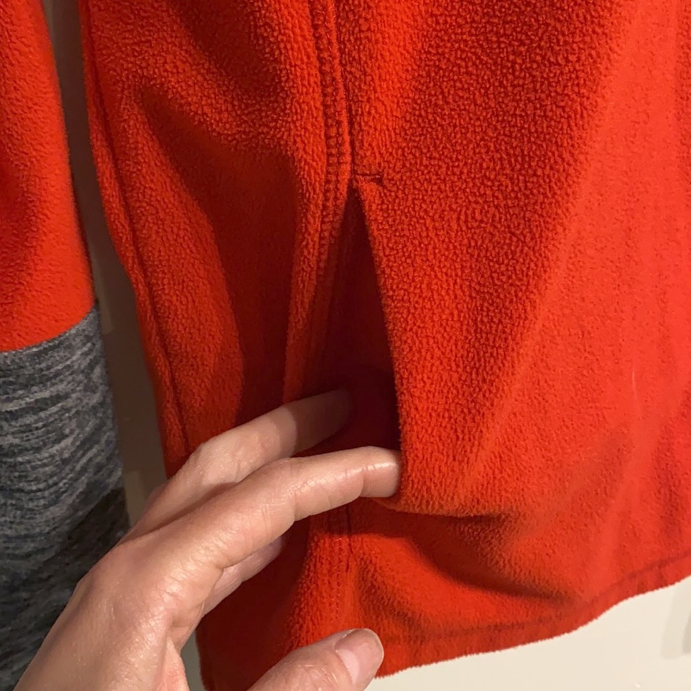 Red Sweater - Picture 5 of 8